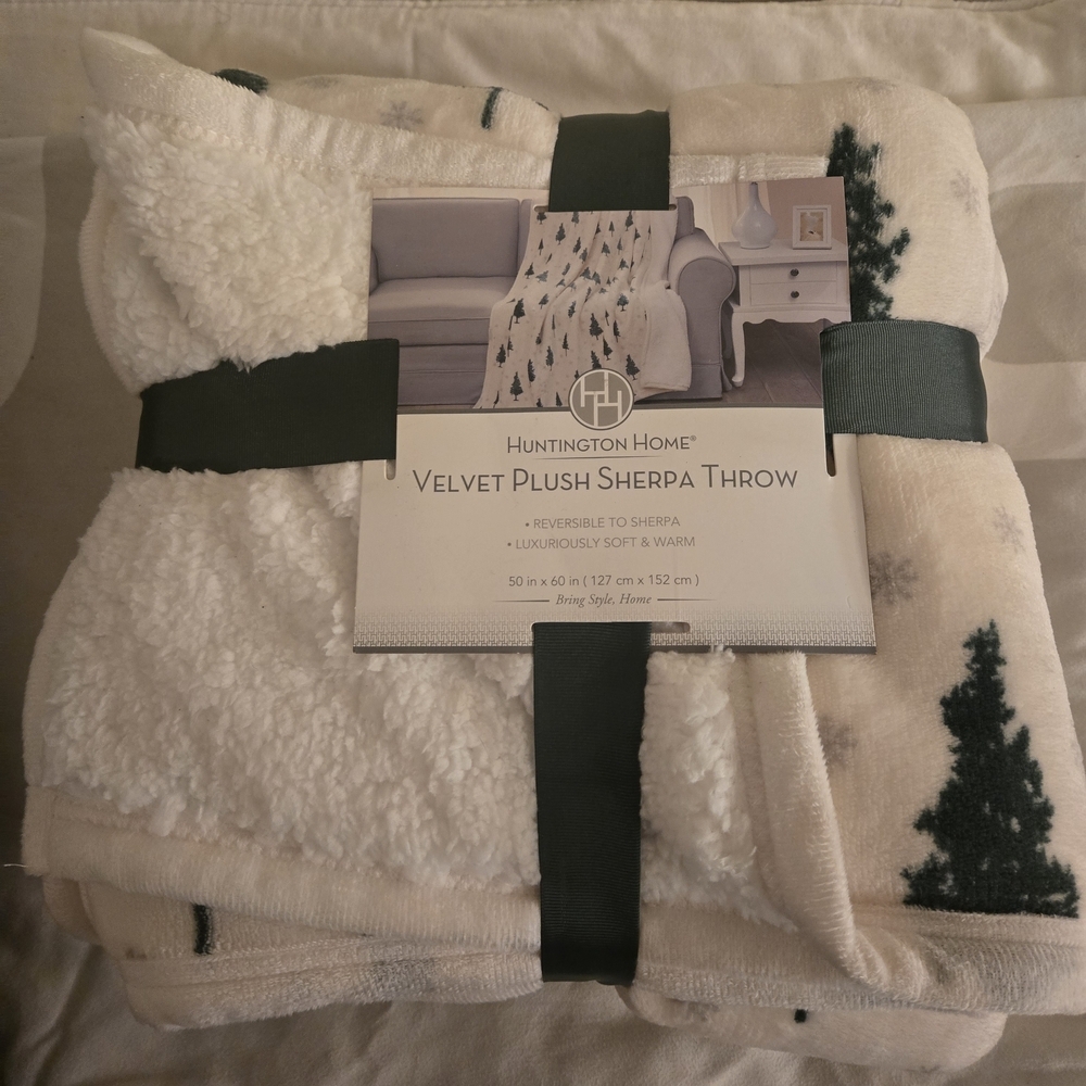 Huntington Home Velvet Plush Sherpa Throw